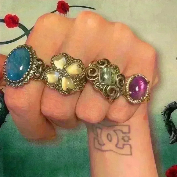 Jewelry - PaRt oF mY cARoLyN PoLLaCk / siMiLaR jeWerLy nAmE bRaNd coLLeCtiOn~ advice?!?